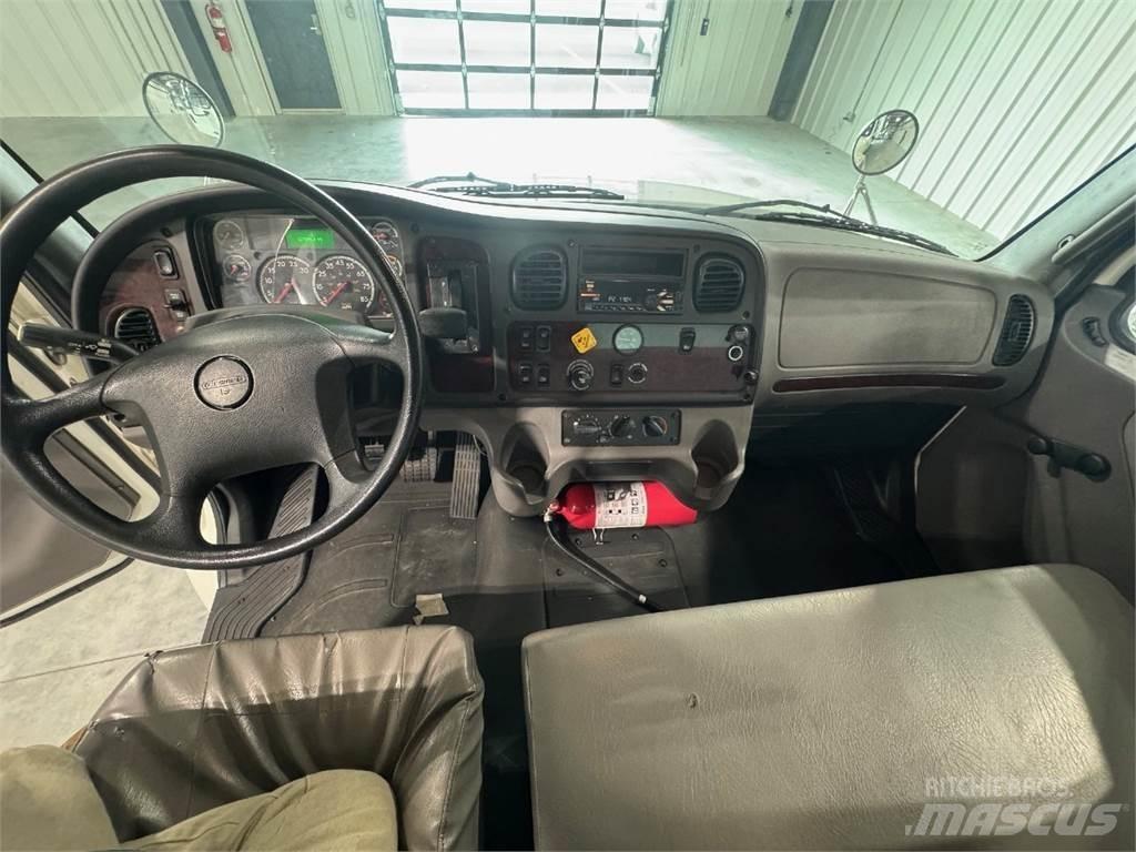 Freightliner M2 Kapali kasa kamyonlar
