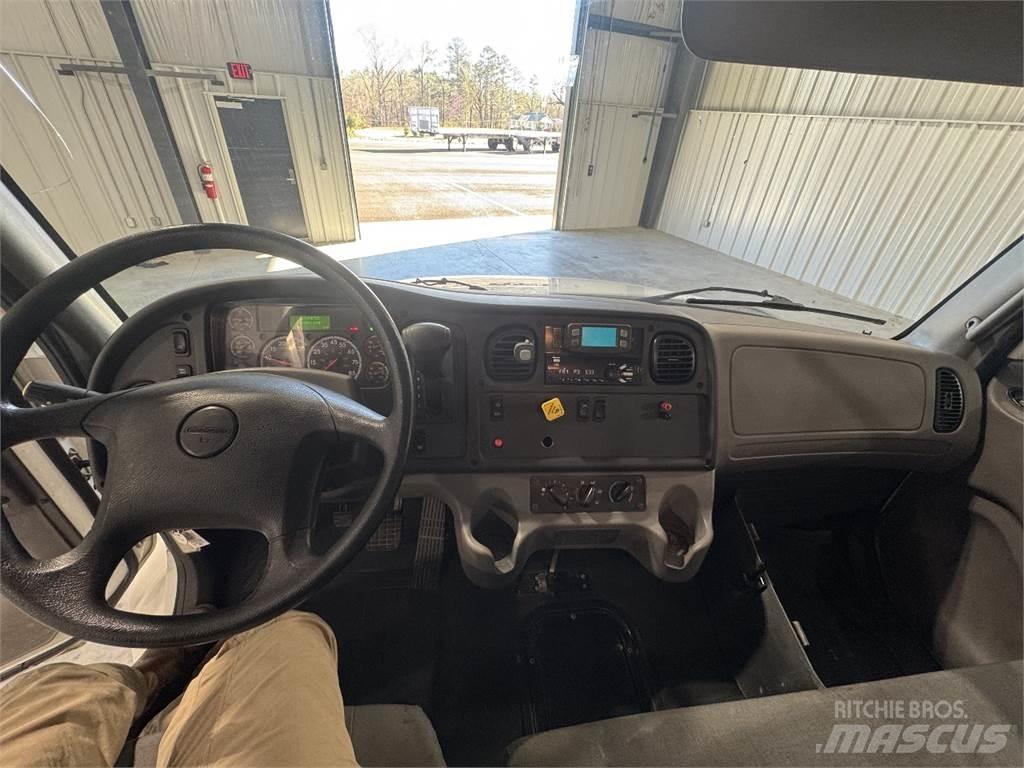 Freightliner M2 Kapali kasa kamyonlar