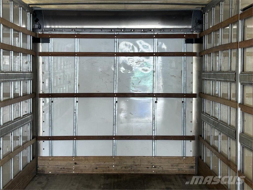 Freightliner M2 Kapali kasa kamyonlar