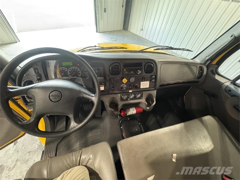 Freightliner M2 Kapali kasa kamyonlar