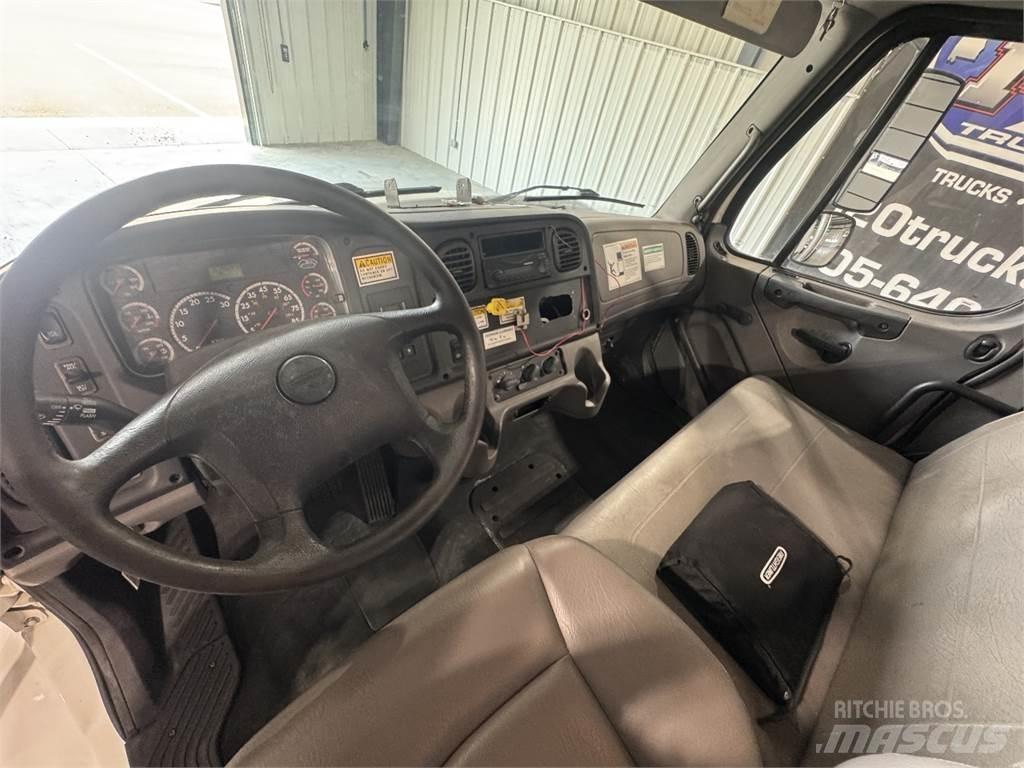 Freightliner M2 106 Çekiciler