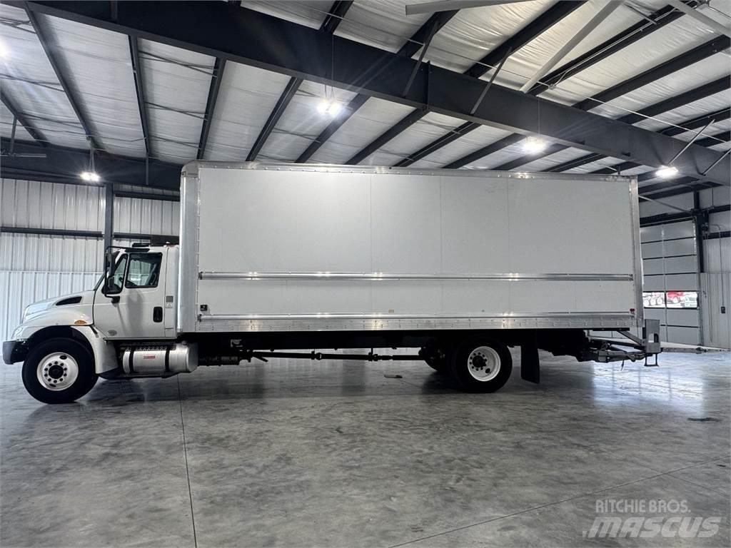 International 4300 Kapali kasa kamyonlar