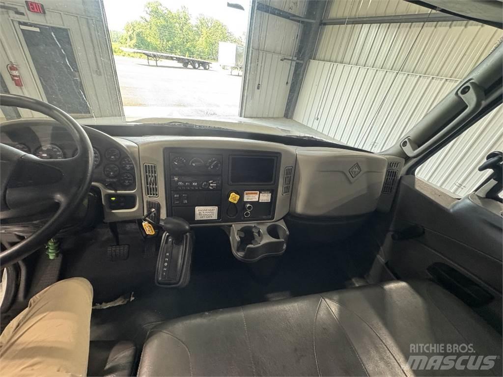 International 4300 Kapali kasa kamyonlar