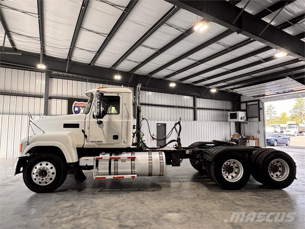 Mack CHU613 Çekiciler