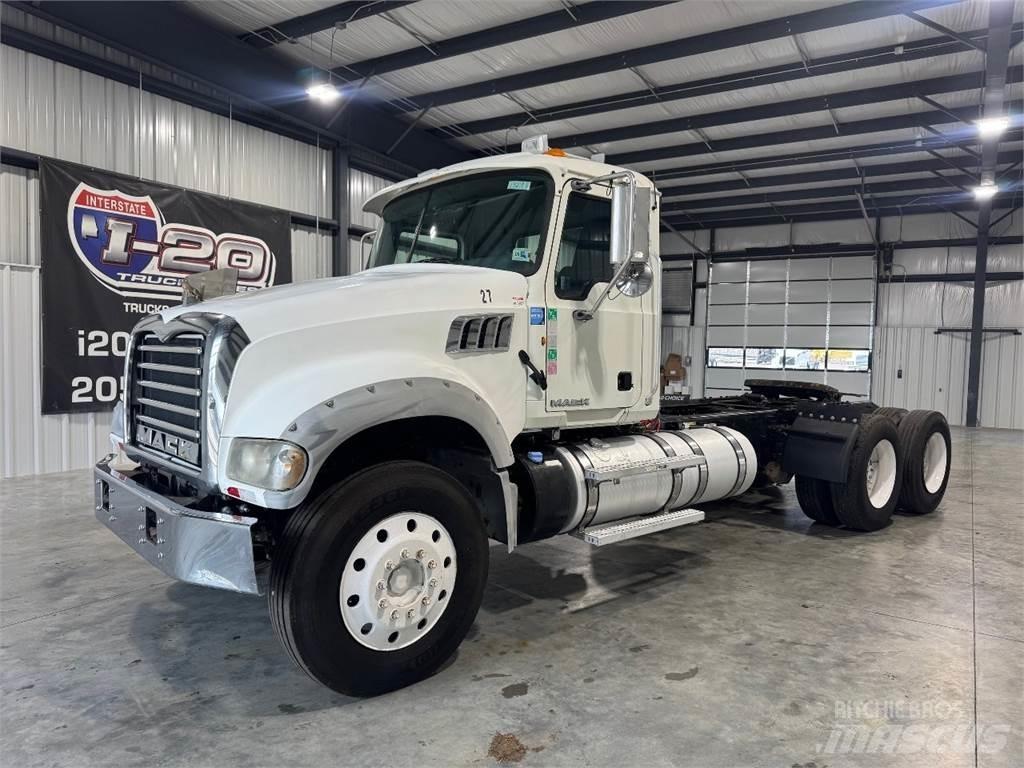Mack GU713 Çekiciler