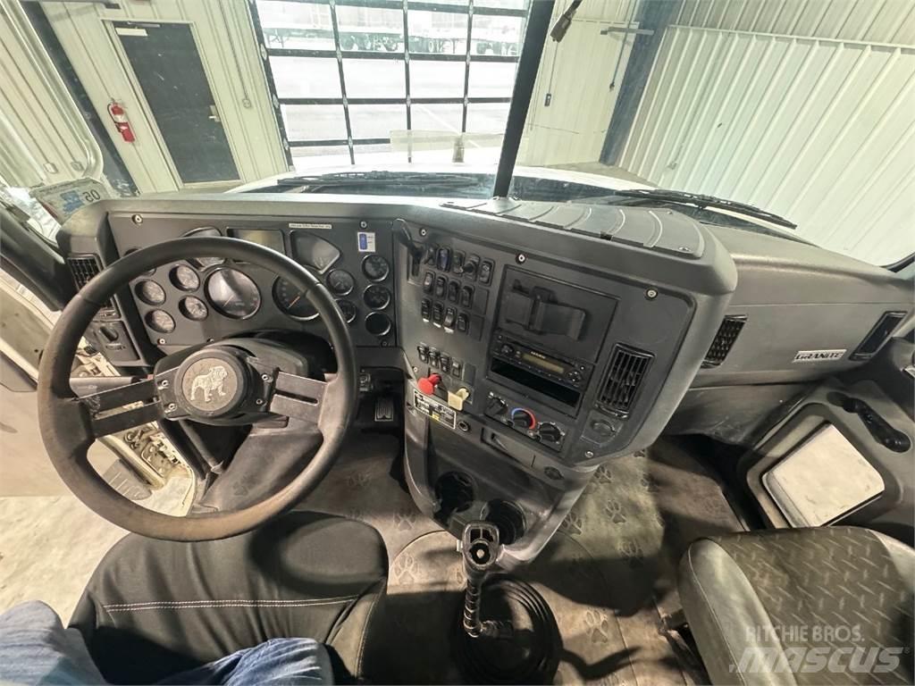 Mack GU713 Çekiciler