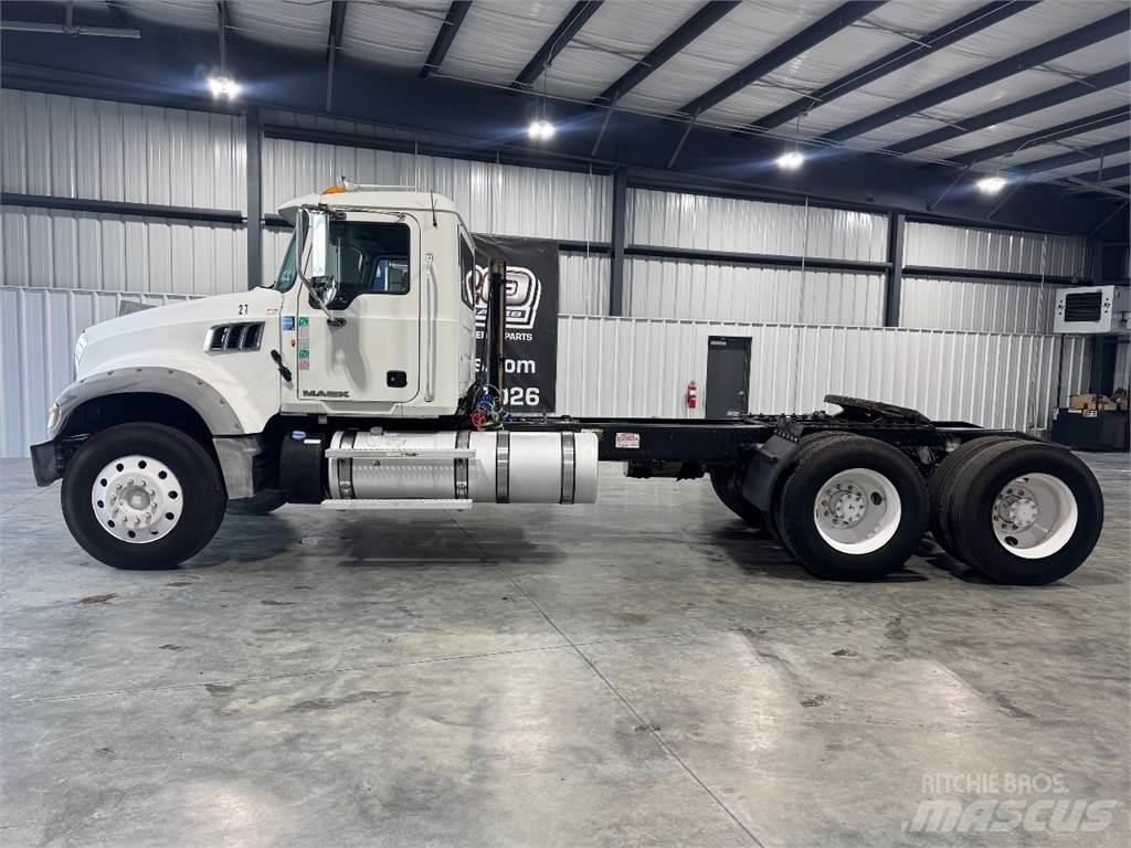 Mack GU713 Çekiciler