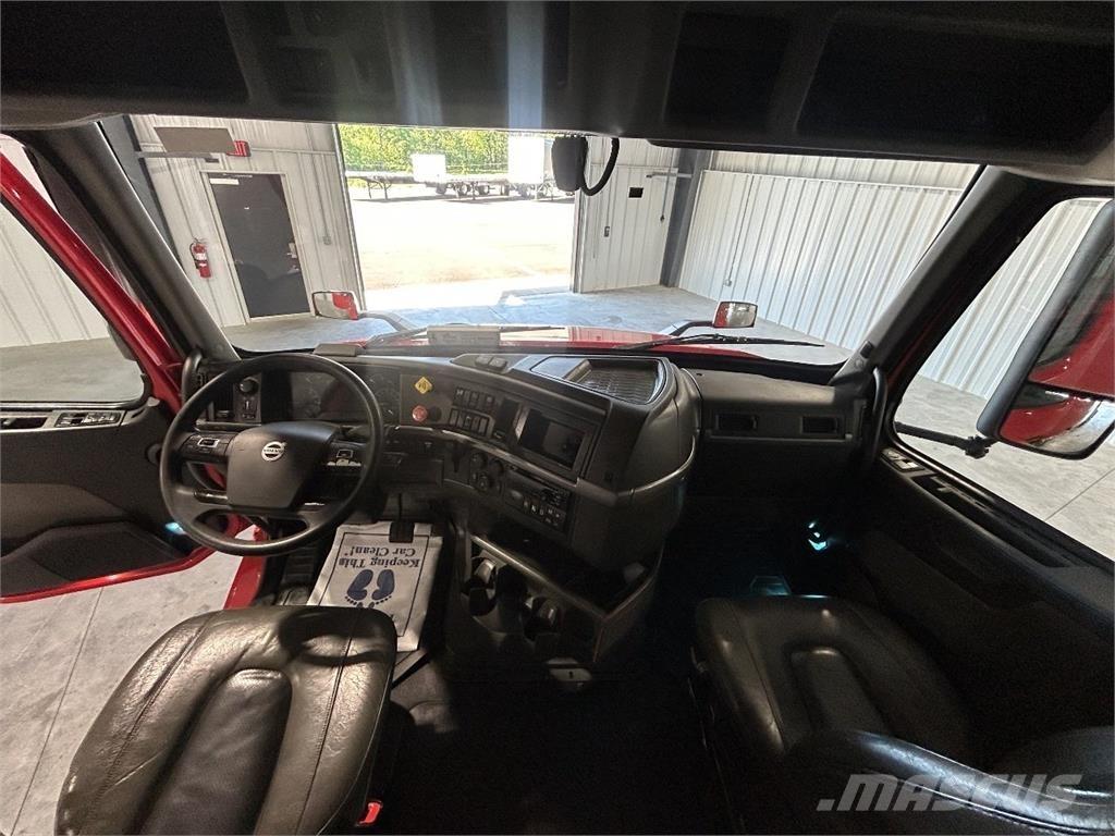 Volvo VNL64T740 Çekiciler