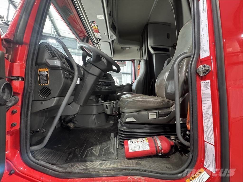 Volvo VNL64T740 Çekiciler