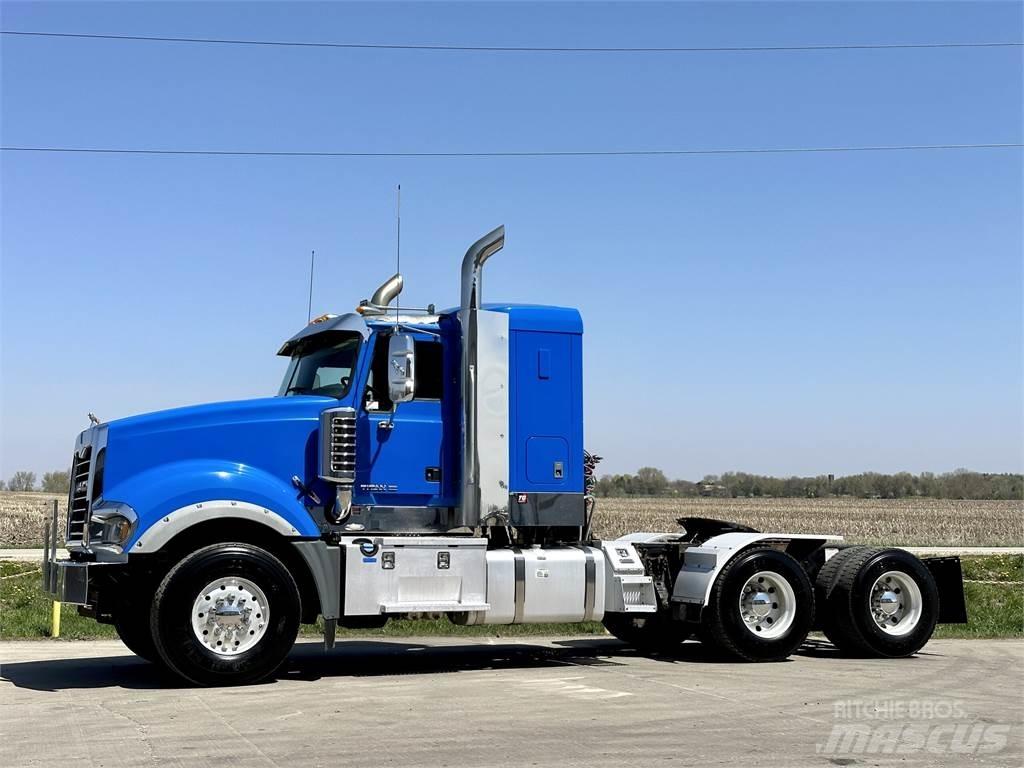 Mack Titan TD713 Çekiciler