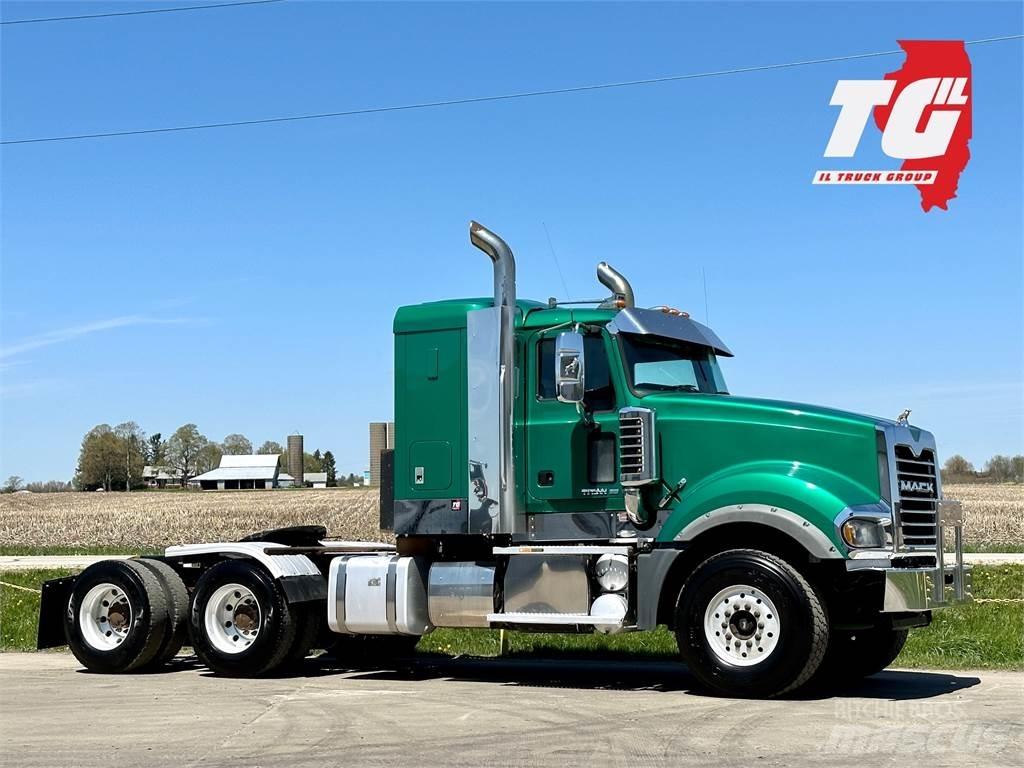 Mack Titan TD713 Çekiciler