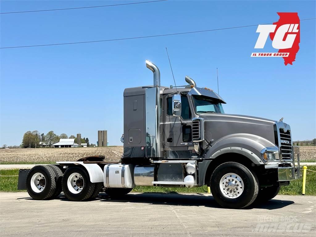 Mack Titan TD713 Çekiciler