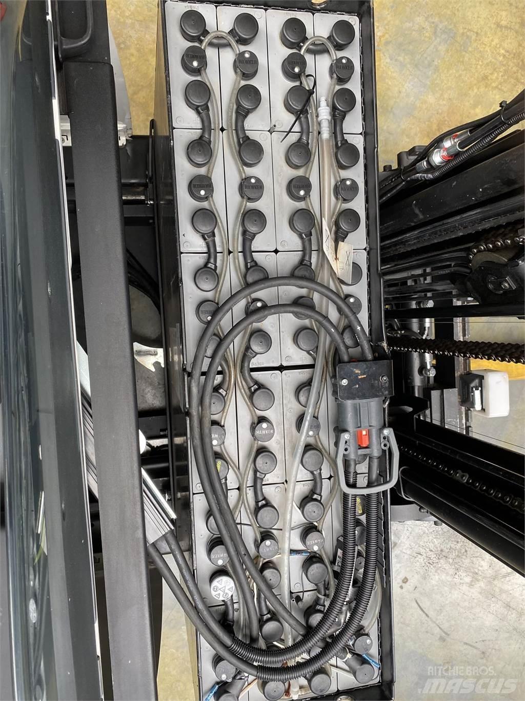 Toyota BT RRE140E Reach truck - depo içi istif araçları