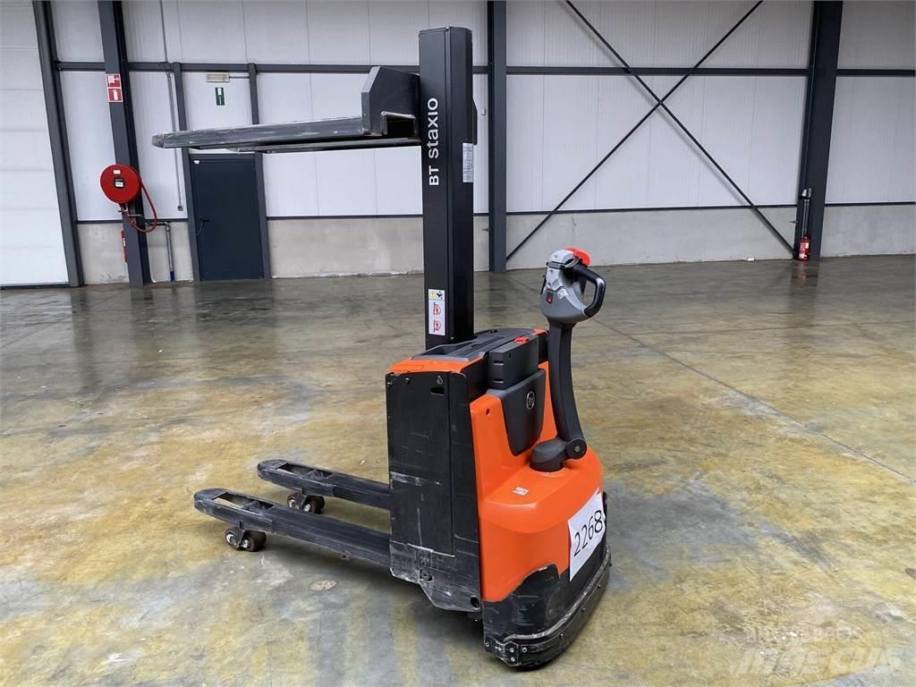 Toyota BT SWE080L Akülü depo ekipmanları