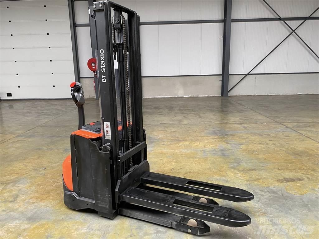 Toyota BT SWE100 Akülü depo ekipmanları