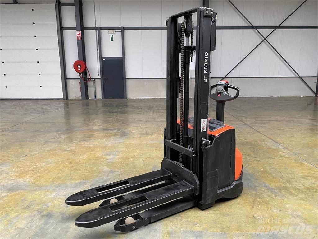 Toyota BT SWE100 Akülü depo ekipmanları