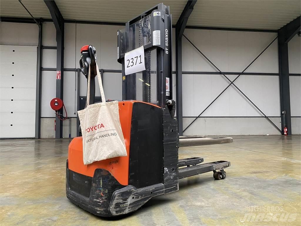 Toyota SWE200D Akülü depo ekipmanları