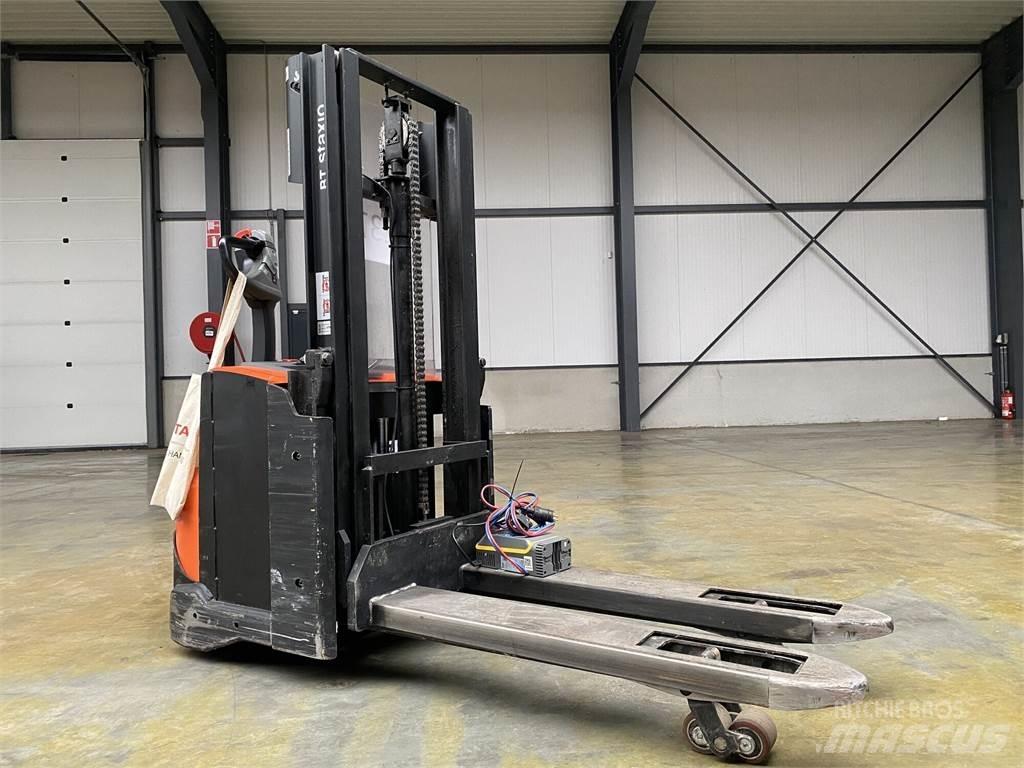 Toyota SWE200D Akülü depo ekipmanları