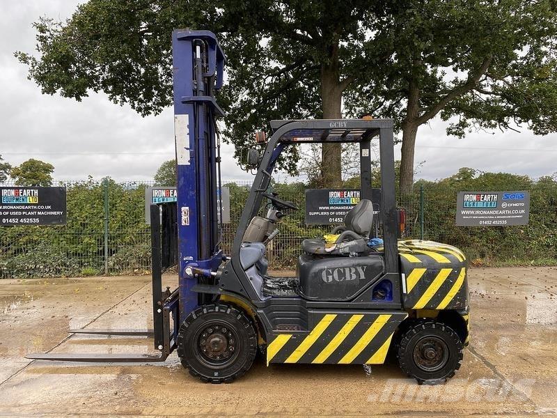 Komatsu FD25T-12 Diger