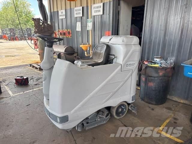 Advance 3220C İç mekan süpürme makineleri