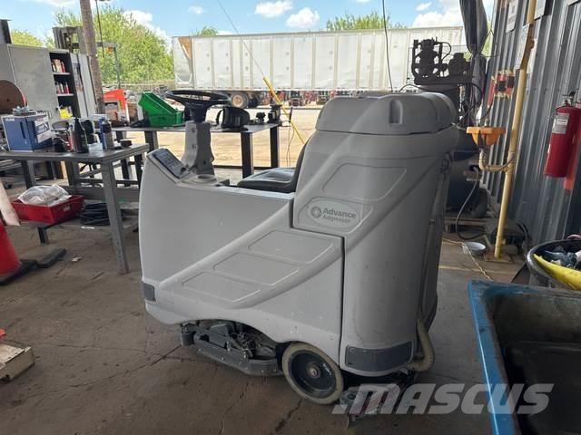 Advance 3220C İç mekan süpürme makineleri