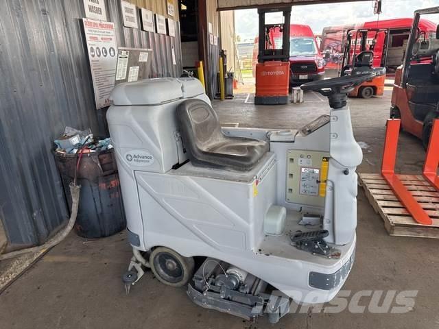 Advance 3220C İç mekan süpürme makineleri