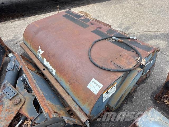 Bobcat 72 Cadde süpürücüler
