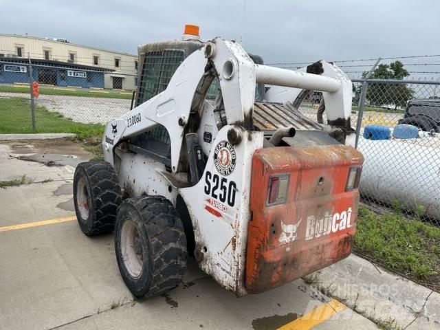 Bobcat S250 Skid steer loderler
