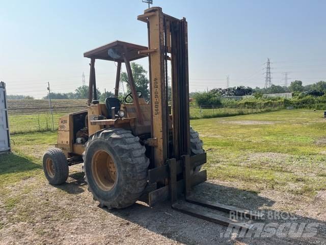 CASE 586E Arazi tipi forklift