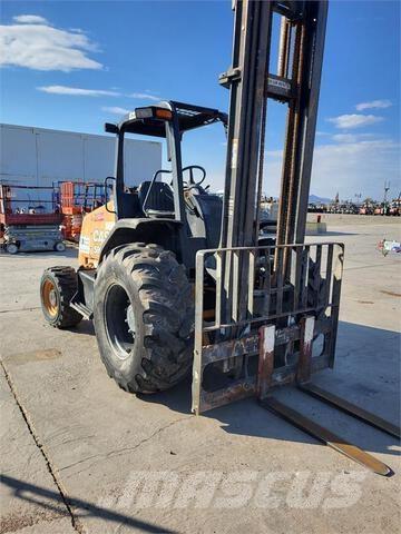 CASE 586H Arazi tipi forklift
