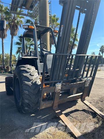 CASE 586H Arazi tipi forklift