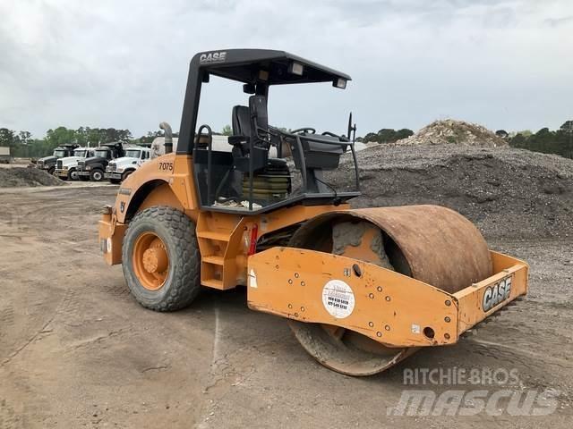 CASE SV208 Tek tamburlu silindirler