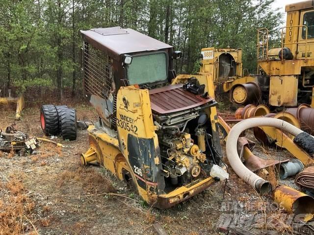 CAT 236 Skid steer loderler