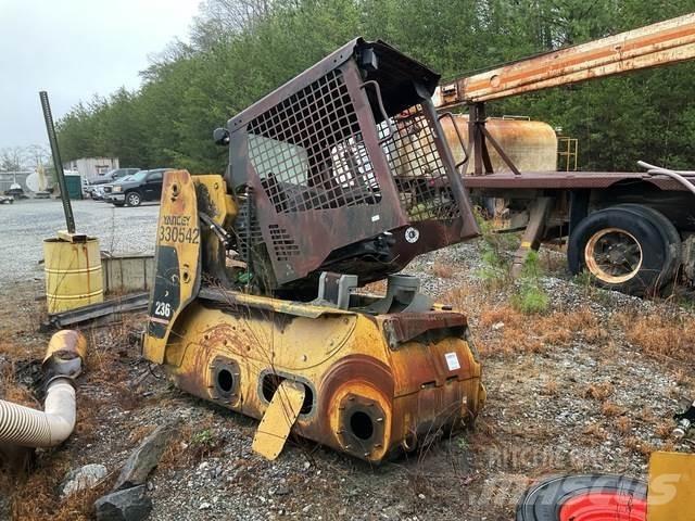 CAT 236 Skid steer loderler