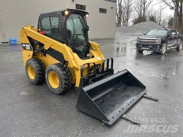 CAT 236D Skid steer loderler