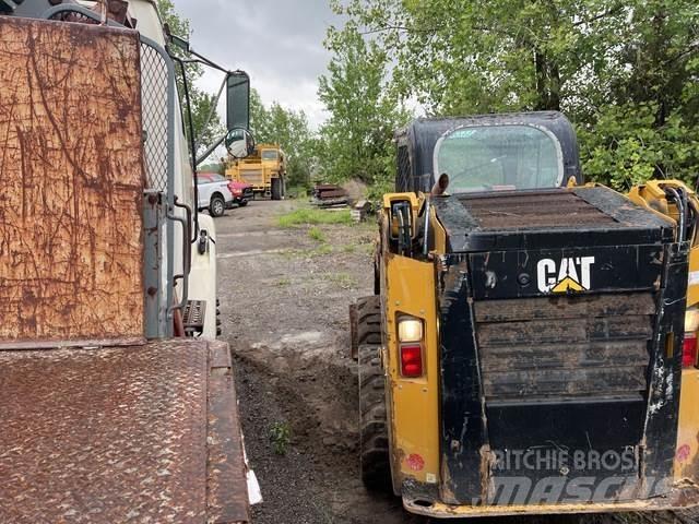 CAT 236D Skid steer loderler