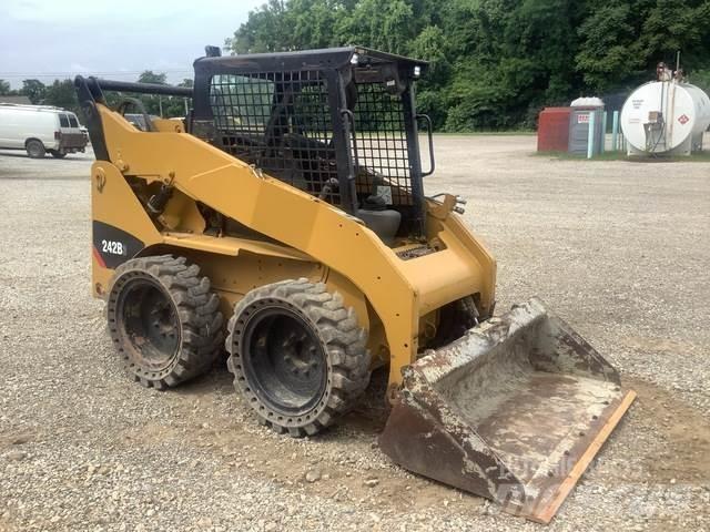 CAT 242B3 Skid steer loderler