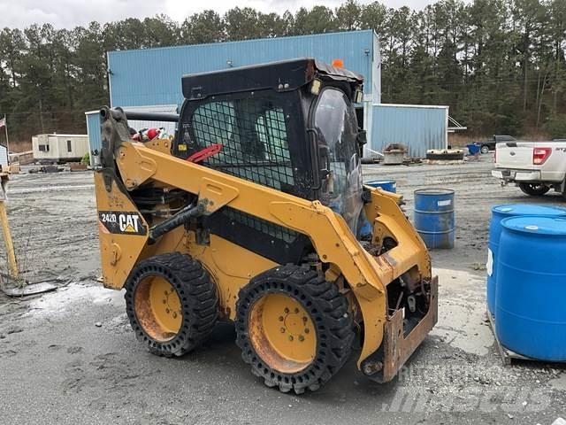 CAT 242D Skid steer loderler