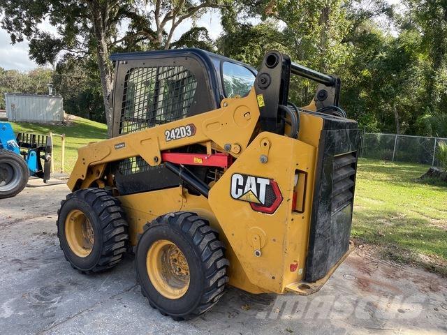 CAT 242D3 Skid steer loderler