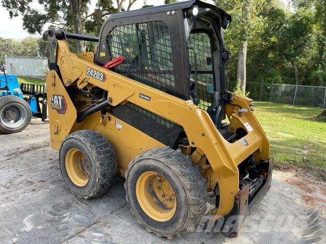 CAT 242D3 Skid steer loderler