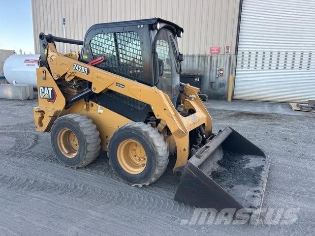 CAT 242D3 Skid steer loderler