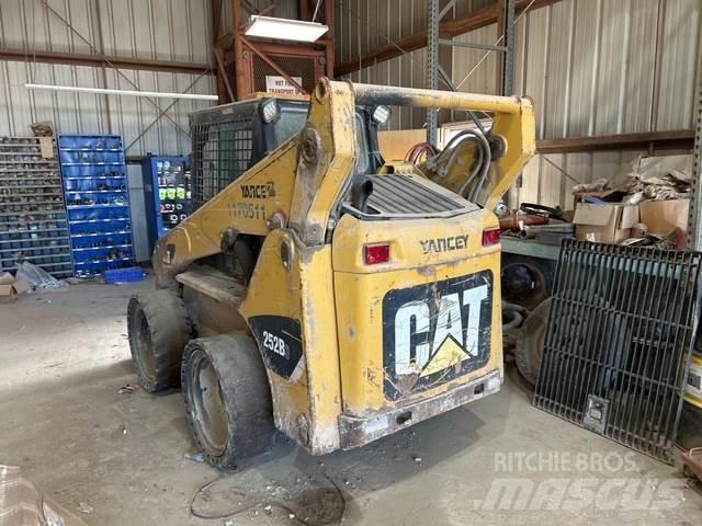 CAT 252B Skid steer loderler
