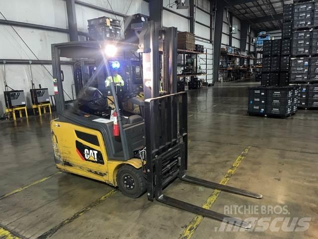 CAT 2ET3000 Elektrikli forkliftler