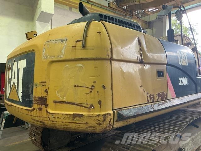 CAT 320D2 Paletli ekskavatörler