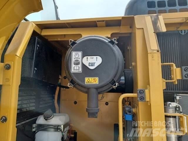 CAT 323D3 Paletli ekskavatörler