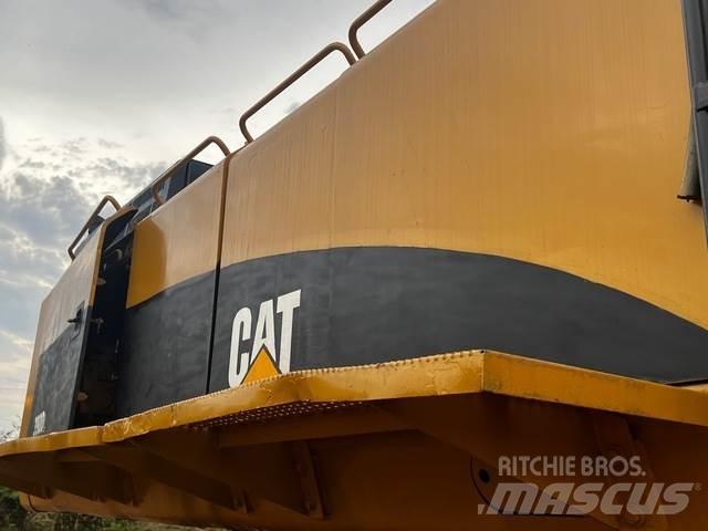 CAT 390DL Paletli ekskavatörler
