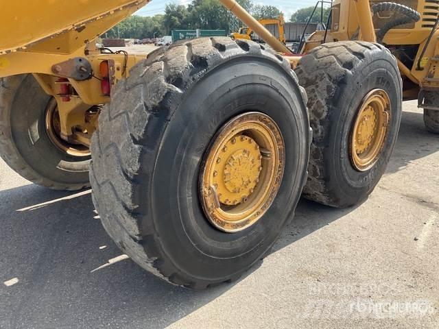 CAT 725 Belden kirma kaya kamyonu