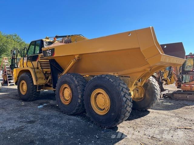 CAT 725 Belden kirma kaya kamyonu