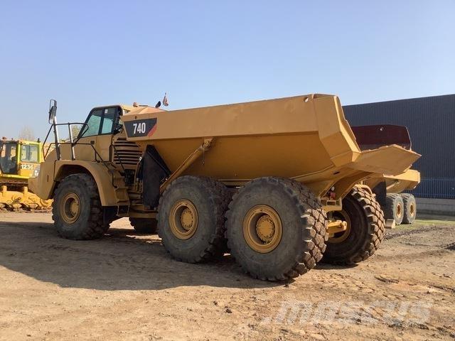 CAT 740 Belden kirma kaya kamyonu