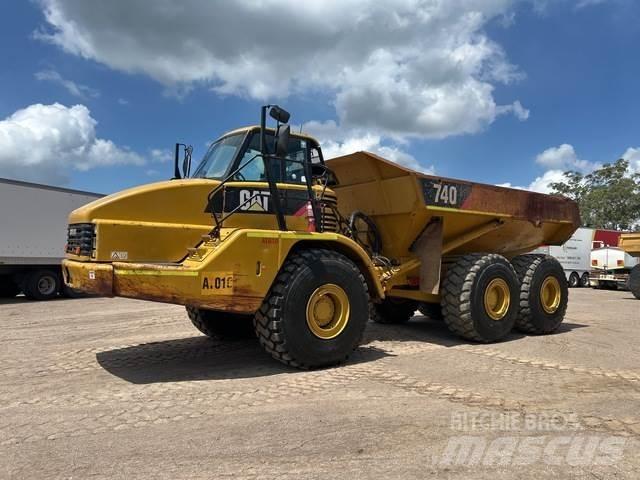 CAT 740 Belden kirma kaya kamyonu